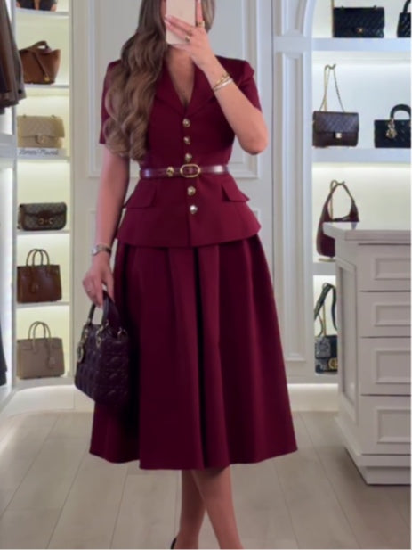 Red short-sleeved button belt skirt suit