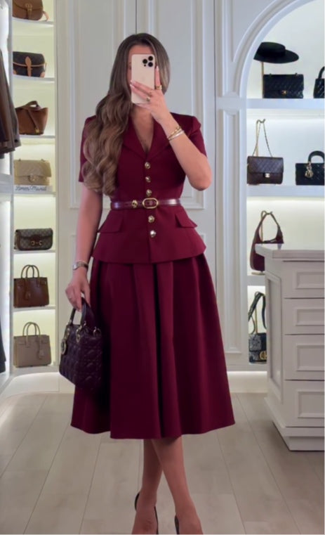 Red short-sleeved button belt skirt suit